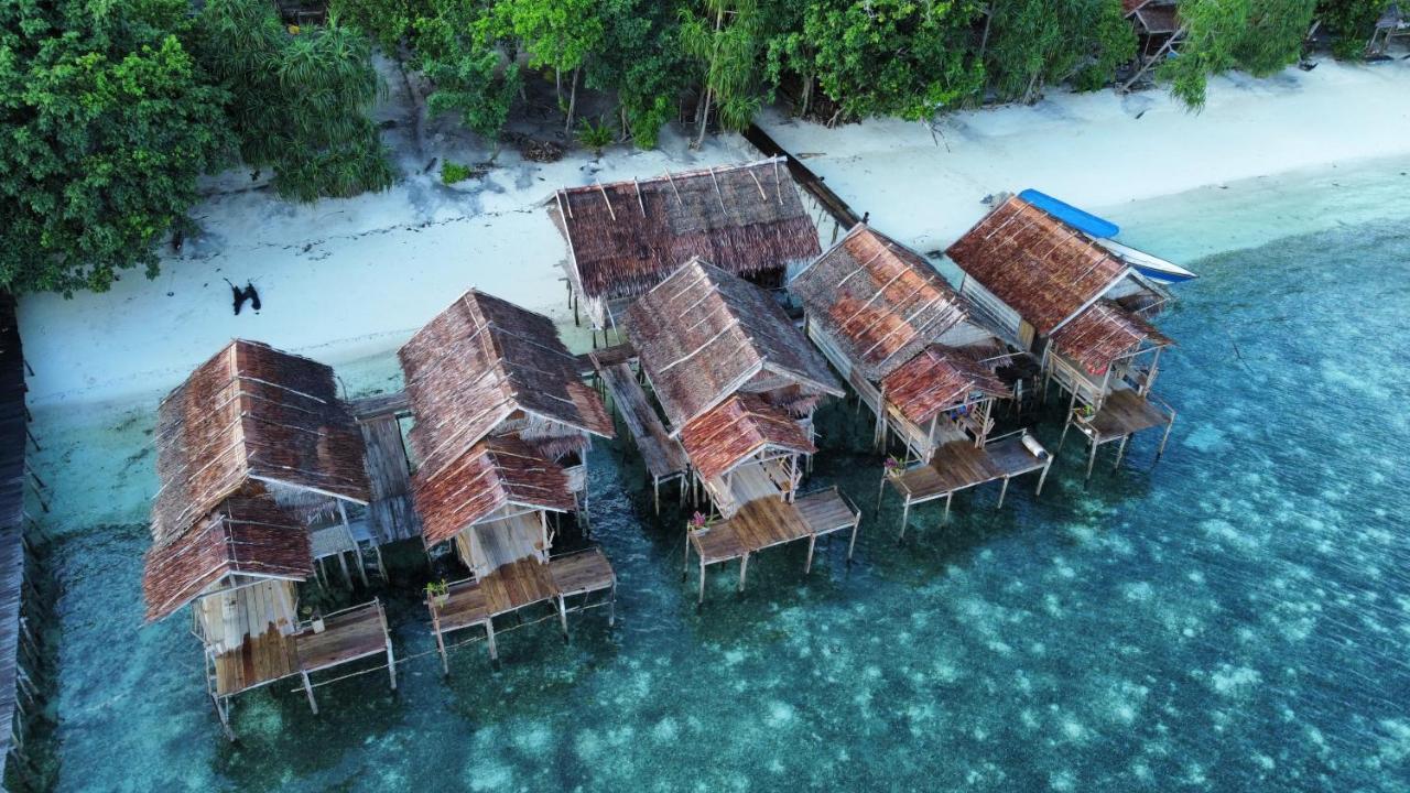 Firdas Bungalows Waisai Exterior photo